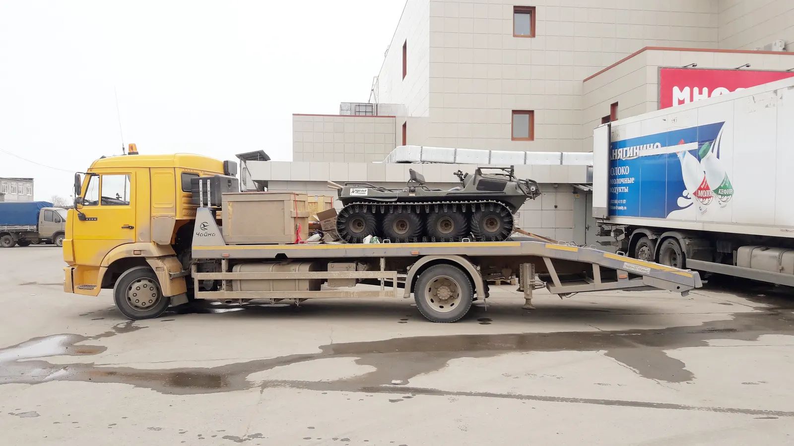 İstanbul bölgesinde platformlu oto çekici aracı