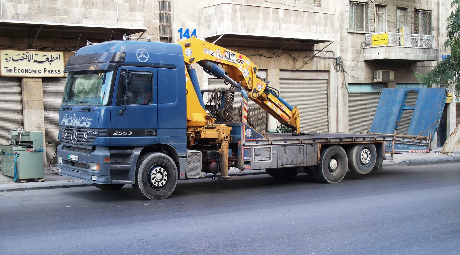 Fatih bölgesinde platformlu oto çekici aracı